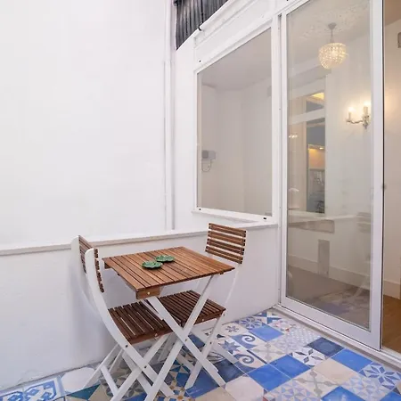 Apartament Baroque With Patio Portuguese Soul Bica Tram 4p