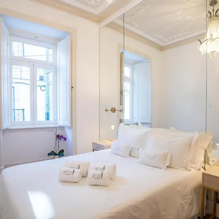 Baroque With Patio Portuguese Soul Bica Tram 4p Appartement