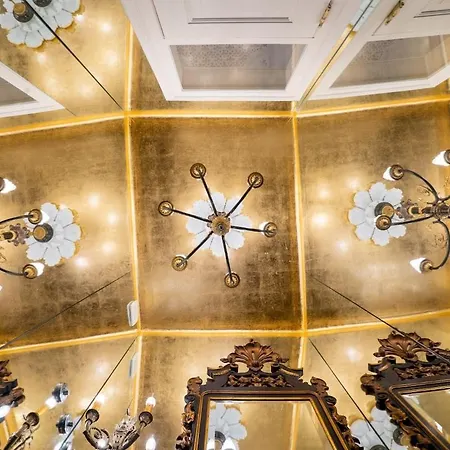 Baroque With Patio Portuguese Soul Bica Tram 4p Apartament *