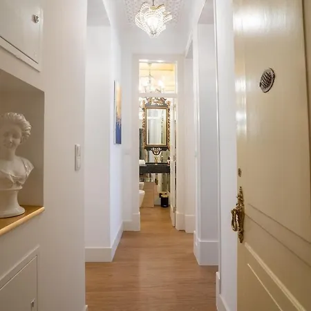 Apartment Baroque With Patio Portuguese Soul Bica Tram 4p Lisbon