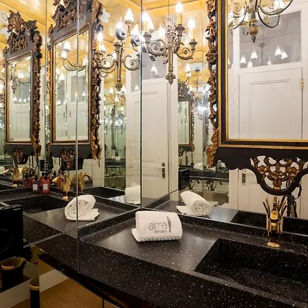 Baroque With Patio Portuguese Soul Bica Tram 4p Apartament *