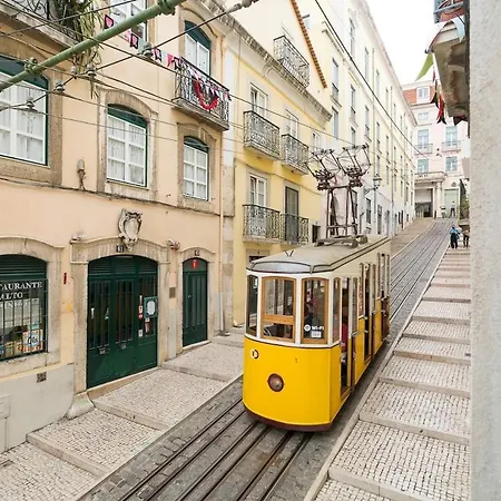 Baroque With Patio Portuguese Soul Bica Tram 4p Διαμέρισμα